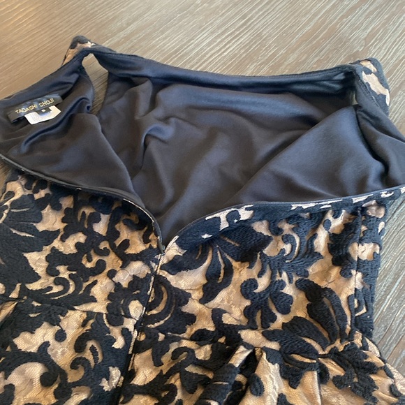 Tadashi Shoji beautiful lace Peplin dress in size 6. - Picture 6 of 11